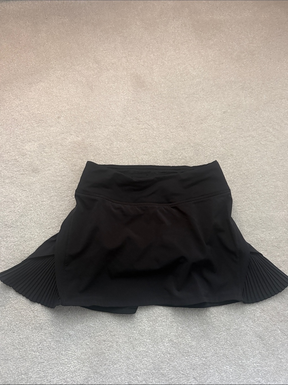Lululemon black play off the pleats skirt